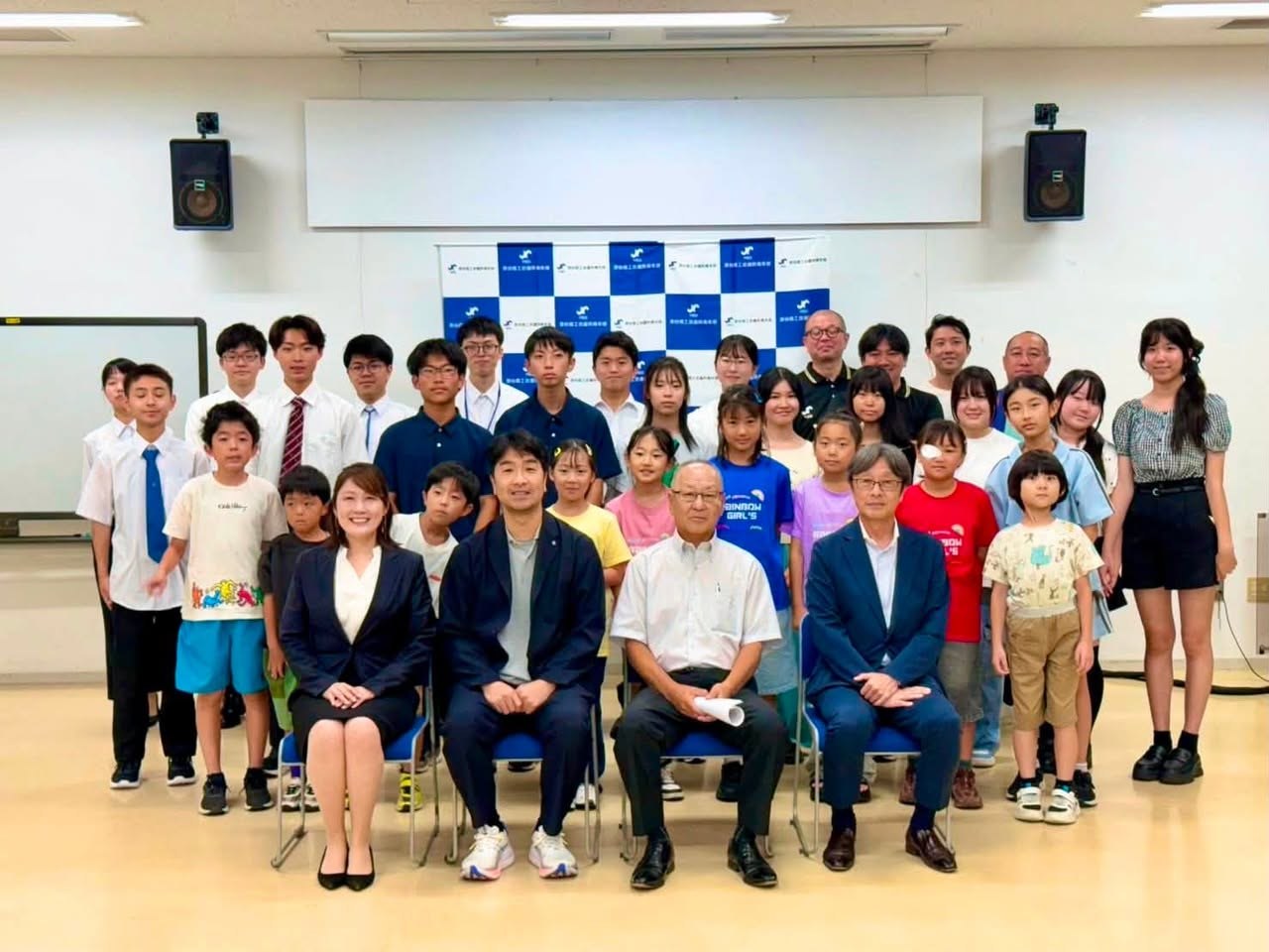 SHIBUSAWA CUP予選大会 参加者と審査員の集合写真